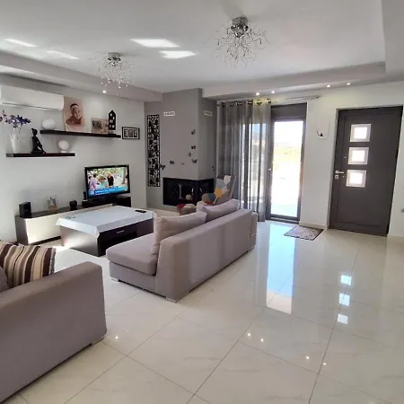 Irianna Villa Herszonisszosz